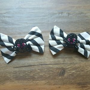 HT | Striped Skull Bows